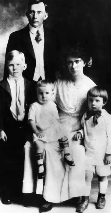 Framed Print : Frank Nixon, Hannah Nixon, with their three sons, from left: Harold Nixon, Donald Nixon, future U.S. President Richard Nixon, c. 1920.. Courtesy: CSU Archives / Everett Collection Framed Print : Frank Nixon, Hannah Nixon, with their three sons, from left: Harold Nixon, Donald Nixon, future U.S. President Richard Nixon, c. 1920.. Courtesy: CSU Archives / Everett Collection