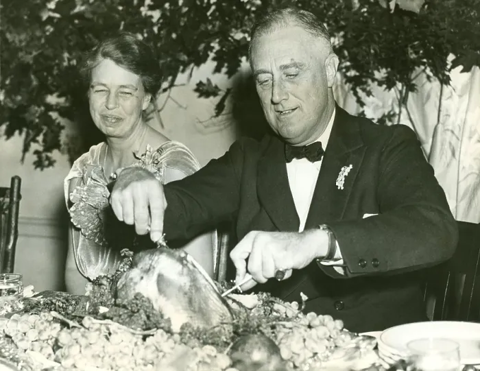 Framed Print : Franklin and Eleanor Roosevelt celebrate Thanksgiving at Warm Springs, Georgia. 1935. President FDR carves the turkey. (BSLOC_2013_5_193)