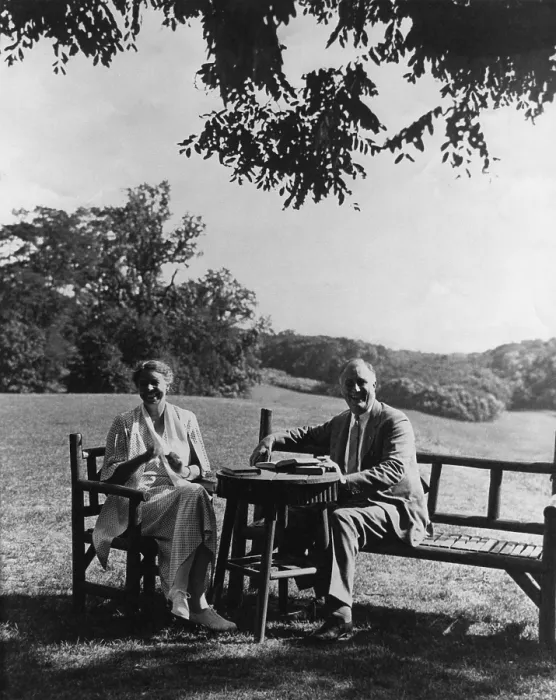 Framed Print : Franklin and Eleanor Roosevelt on the south lawn at Hyde Park NY. August 16 1933 Framed Print : Franklin and Eleanor Roosevelt on the south lawn at Hyde Park NY. August 16 1933