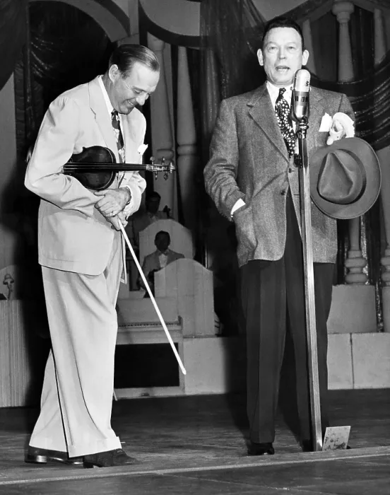 Framed Print : Fred Allen (right) interrupts Jack Benny's performance at the Roxy Theatre in New York, 1947. Courtesy: CSU Archives / Everett Collection Framed Print : Fred Allen (right) interrupts Jack Benny's performance at the Roxy Theatre in New York, 1947. Courtesy: CSU Archives / Everett Collection