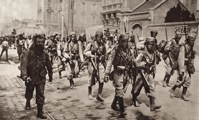 Framed Print : French North Africa were fierce fighters in World War 1. 1914-18. Army of Africa soldiers from Algeria, Tunisia and Morocco included indigenous people and white French colonials Framed Print : French North Africa were fierce fighters in World War 1. 1914-18. Army of Africa soldiers from Algeria, Tunisia and Morocco included indigenous people and white French colonials