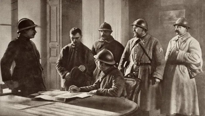 Framed Print : French officers interrogating a German prisoner during World War 1. Probably 1914