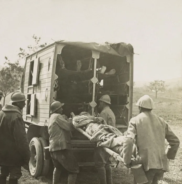 Framed Print : French soldiers load stretchers with wounded into motor ambulance for evacuation in World War 1. 1915-1918 (BSLOC_2017_1_14)
