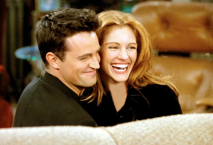 Framed Print : FRIENDS, Matthew Perry, Julia Roberts, The One After The Superbowl, Pt. I & II, (Season 2, epis. #212 / 213), 1994-2004
