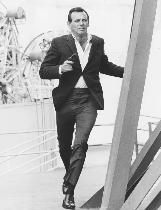 Framed Print : THE FUGITIVE, David Janssen, 1963-1967 Framed Print : THE FUGITIVE, David Janssen, 1963-1967