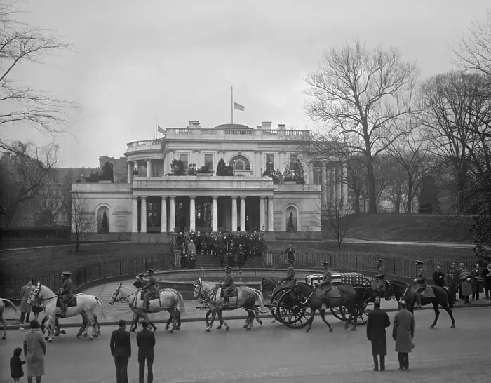 Framed Print : Funeral of former President and Chief Justice William Howard Taft, March 8-13, 1929. Horse drawn caisson with the flag draped coffin of Taft moves past the White House Framed Print : Funeral of former President and Chief Justice William Howard Taft, March 8-13, 1929. Horse drawn caisson with the flag draped coffin of Taft moves past the White House