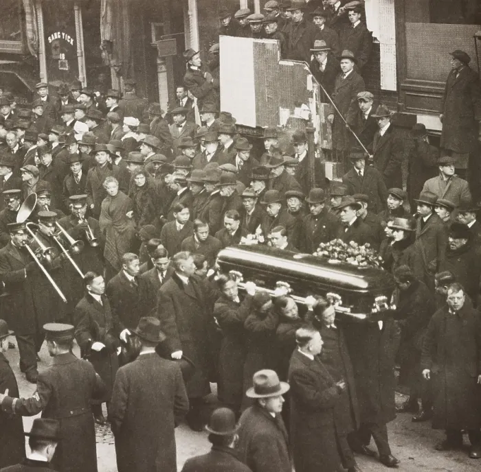 Framed Print : Funeral of Tom Lee, leader of On Leong Tong which protected Chinatown's organized crime Framed Print : Funeral of Tom Lee, leader of On Leong Tong which protected Chinatown's organized crime