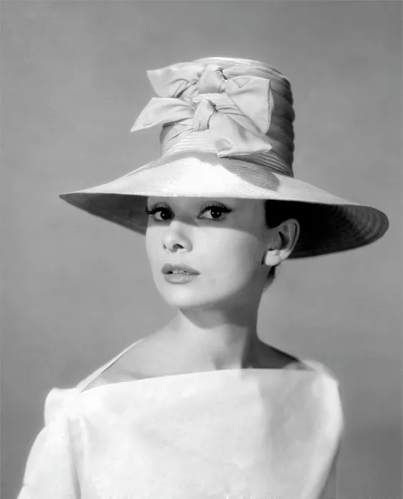 Framed Print : FUNNY FACE, Audrey Hepburn, 1957 Framed Print : FUNNY FACE, Audrey Hepburn, 1957