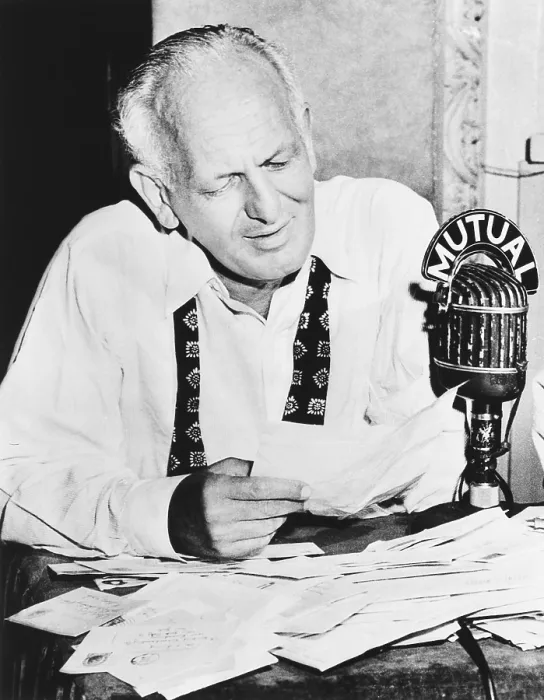 Framed Print : Gabriel Heatter, newspaperman who became a radio reporter and commentator Framed Print : Gabriel Heatter, newspaperman who became a radio reporter and commentator