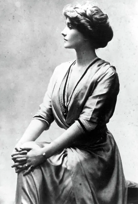 Framed Print : Gabrielle Bonheur Coco Chanel, 1910 Framed Print : Gabrielle Bonheur Coco Chanel, 1910