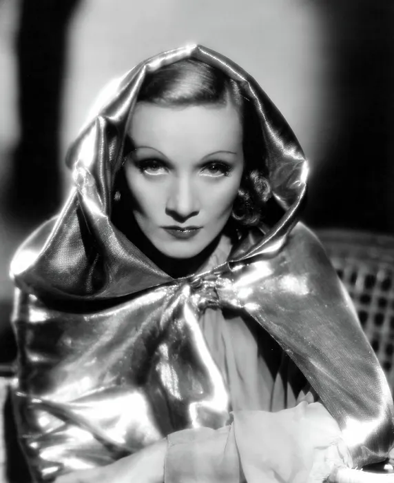 Framed Print : THE GARDEN OF ALLAH, Marlene Dietrich, 1936 Framed Print : THE GARDEN OF ALLAH, Marlene Dietrich, 1936