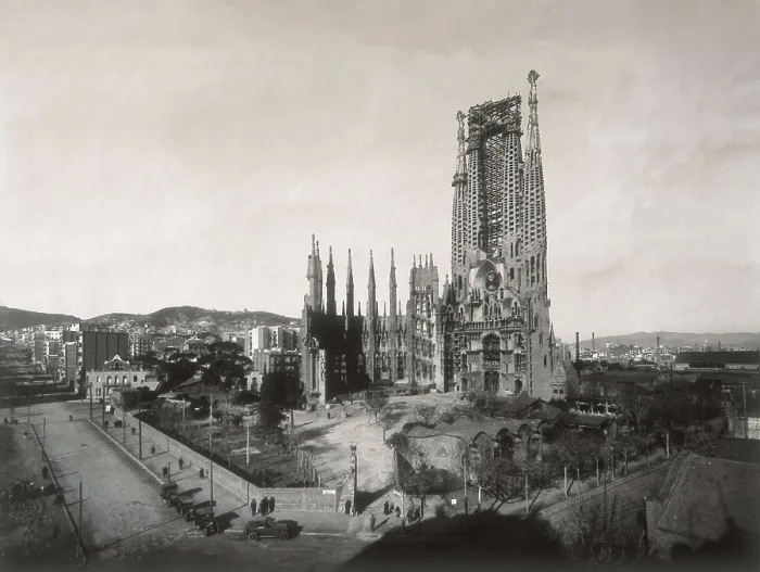 Framed Print : GAUDI i CORNET, Antoni (1852-1926). Sagrada Familia (Expiatory Temple of the Holy Family). 1884-1926. SPAIN. Barcelona. Expiatory Church of the Holy Family Framed Print : GAUDI i CORNET, Antoni (1852-1926). Sagrada Familia (Expiatory Temple of the Holy Family). 1884-1926. SPAIN. Barcelona. Expiatory Church of the Holy Family
