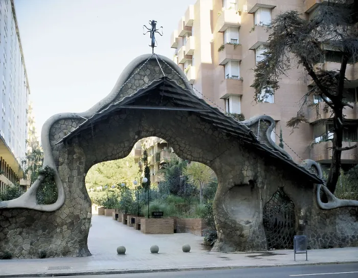 Framed Print : GAUDI i CORNET, Antoni (1852-1926). Fence of Finca Miralles. 1901-1902. SPAIN. Barcelona. Miralles House. Modernism. Architecture. AISA / Everett Collection**US SALES ONLY**