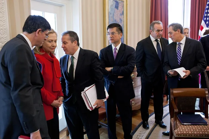 Framed Print : Gene Sperling, Economic Council Director talks with Sec. of State Hillary Clinton and Jack Lew. Behind them from left: U.S. Ambassador to China, Gary Locke; Kurt Campbell, Asst