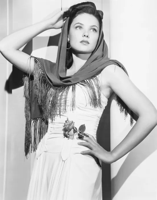 Framed Print : Gene Tierney, early 1940s Framed Print : Gene Tierney, early 1940s