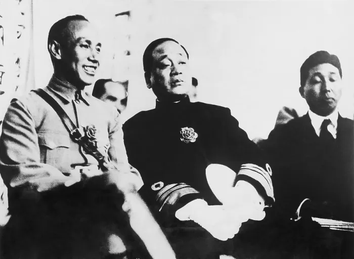 Framed Print : General Chiang Kai-shek and Admiral Yang Xuancheng, ca. June 1927. Right wing factions of Chiang's Kuomintang Party led the Shanghai Massacre of Communists on April 12, 1927 Framed Print : General Chiang Kai-shek and Admiral Yang Xuancheng, ca. June 1927. Right wing factions of Chiang's Kuomintang Party led the Shanghai Massacre of Communists on April 12, 1927