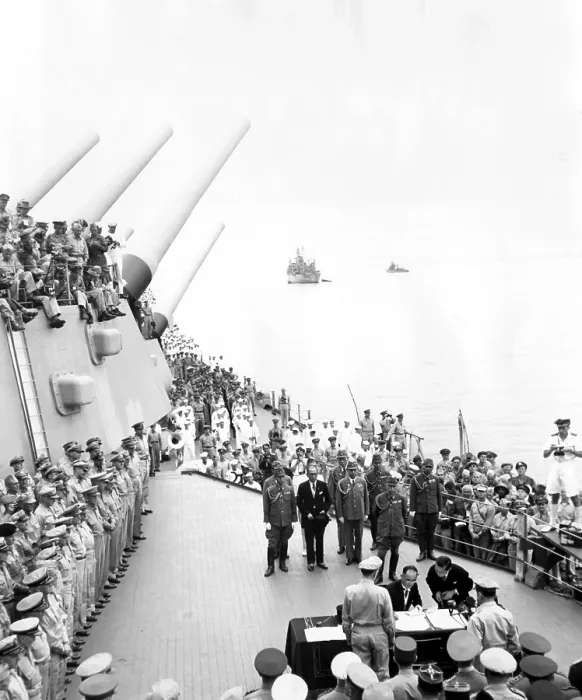 Framed Print : General Douglas MacArthur (back to camera, right), watches as Japanese Foreign Minister Mamoru Shigemitsu signs the document of surrender, ending World War II, Tokyo Bay