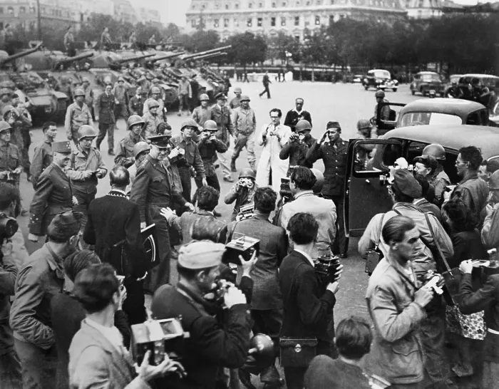 Framed Print : General Eisenhower at Paris's Hotel de Ville (city hall) after the liberation of Paris Framed Print : General Eisenhower at Paris's Hotel de Ville (city hall) after the liberation of Paris