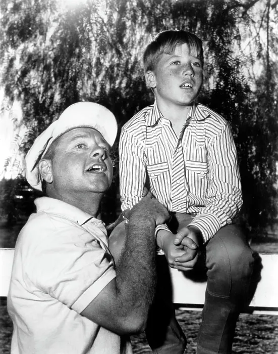 Framed Print : GENERAL ELECTRIC THEATER, (episode: The Money Driver, 1960), Mickey Rooney, Teddy Rooney, 1953-62. Courtesy: CSU Archives  /  Everett Collection