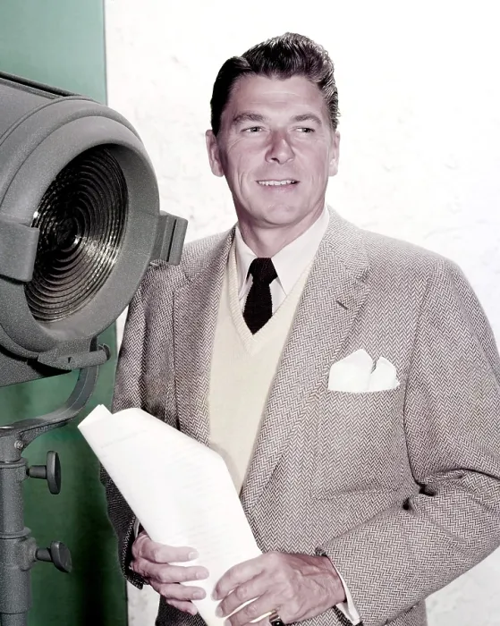 Framed Print : GENERAL ELECTRIC THEATER, host Ronald Reagan, ca. mid-1950s Framed Print : GENERAL ELECTRIC THEATER, host Ronald Reagan, ca. mid-1950s