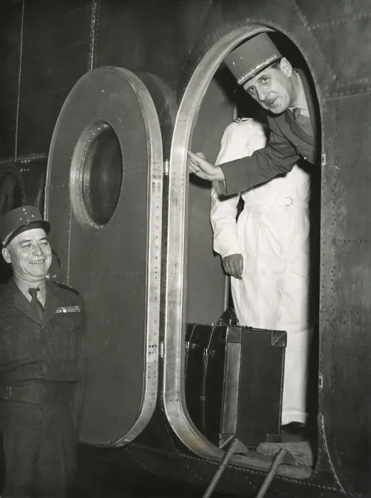 Framed Print : General De Gaulle leaves for Washington at the invitation of President Truman, August 3, 1945