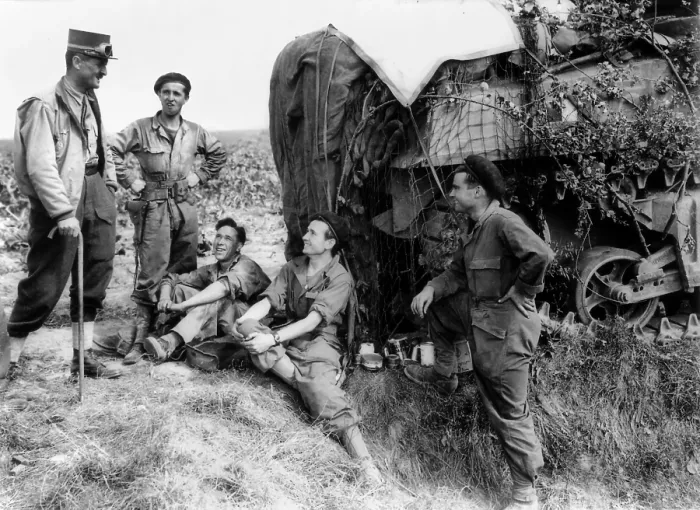 Framed Print : General Jacques-Philippe Leclerc (left) talks with French soldiers during the Battle of Normandy. July-August 1944, during World War 2. (BSLOC_2014_8_146) Framed Print : General Jacques-Philippe Leclerc (left) talks with French soldiers during the Battle of Normandy. July-August 1944, during World War 2. (BSLOC_2014_8_146)