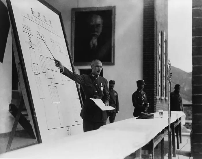 Framed Print : Generalissimo Chiang Kai-shek lectures with a pointer and chart. His audience is Chinese Army Officers in Training Camp. Photo taken between 1937 and 1943 (BSLOC_2013_9_123)