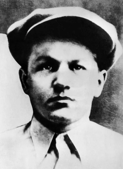 Framed Print : George Baby Face Nelson, Public Enemy No. 1. He was killed in a shootout with the FBI on July 22, 1934. He was 25 years old and only 5 feet tall Framed Print : George Baby Face Nelson, Public Enemy No. 1. He was killed in a shootout with the FBI on July 22, 1934. He was 25 years old and only 5 feet tall