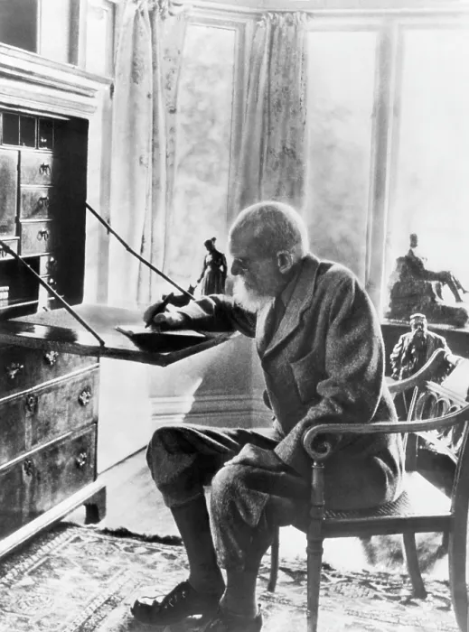 Framed Print : George Bernard Shaw (1856-1950), Irish writer, circa 1940s. Courtesy: CSU Archives / Everett Collection