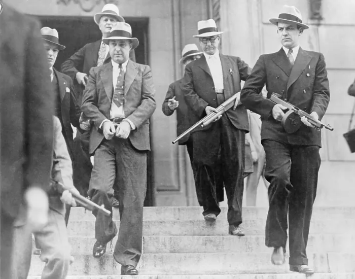 Framed Print : George Machine Gun Kelly (1897-1954), handcuffed, shackled, under heavy guard, en route Oklahoma City to be tried for the kidnapping of Charles F. Urschel