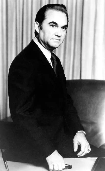 Framed Print : George Wallace, (1919-1998), Governor of Alabama, 1971.. Courtesy: CSU Archives / Everett Collection Framed Print : George Wallace, (1919-1998), Governor of Alabama, 1971.. Courtesy: CSU Archives / Everett Collection