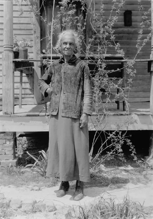 Framed Print : Georgia Flournoy, ex African American slave, Works Progress Administration, photograph, 1937-1938 Framed Print : Georgia Flournoy, ex African American slave, Works Progress Administration, photograph, 1937-1938