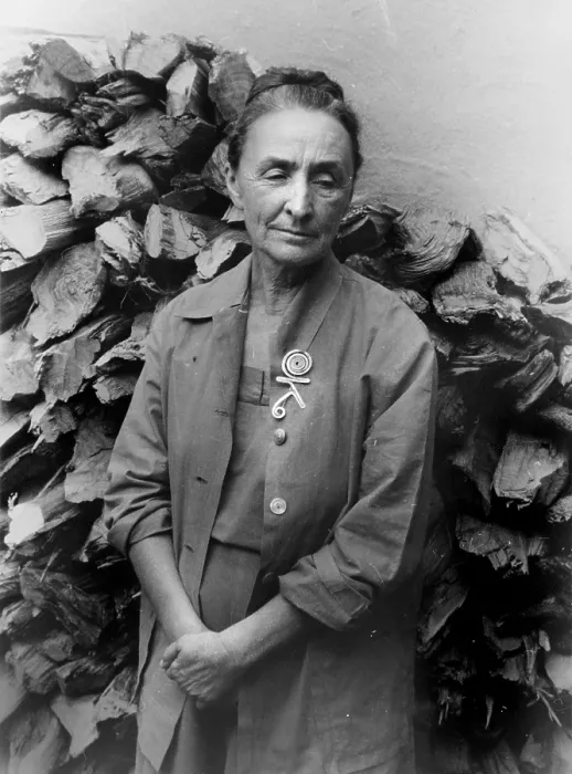 Framed Print : Georgia O'Keeffe, portrait by Carl Van Vechten, August 16, 1950. lc-usz62-16606