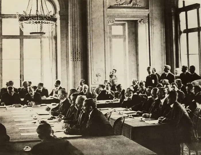 Framed Print : German delegates at Versailles listening to speech by French Prime Minister Clemenceau in 1919 Framed Print : German delegates at Versailles listening to speech by French Prime Minister Clemenceau in 1919