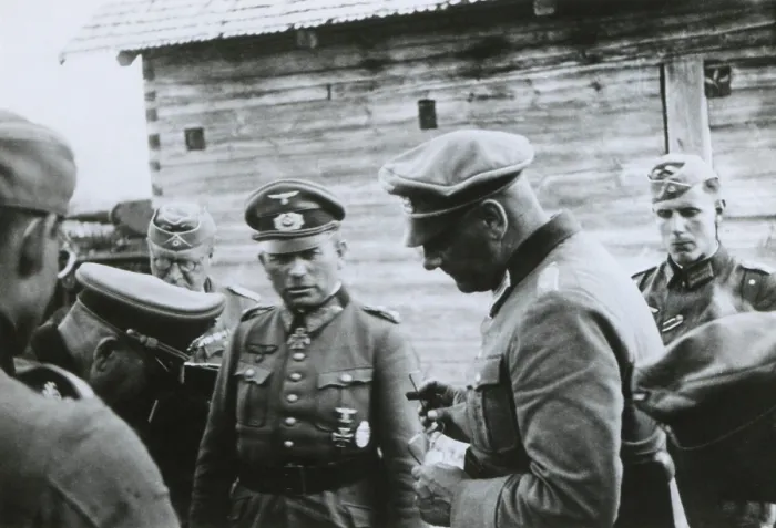 Framed Print : German General Heinz Guderian at Headquarters in Tolotschin, Soviet Union (Russia) Framed Print : German General Heinz Guderian at Headquarters in Tolotschin, Soviet Union (Russia)