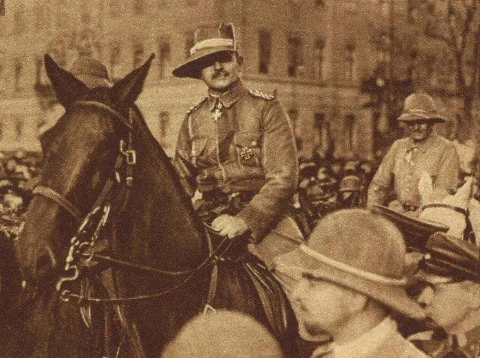 Framed Print : German General von Lettow Vorbeck greeted in Berlin at the end of WW1. Vorbeck fought a successful insurgency against British forces in East Africa. 1918. (BSLOC_2013_5_38) Framed Print : German General von Lettow Vorbeck greeted in Berlin at the end of WW1. Vorbeck fought a successful insurgency against British forces in East Africa. 1918. (BSLOC_2013_5_38)