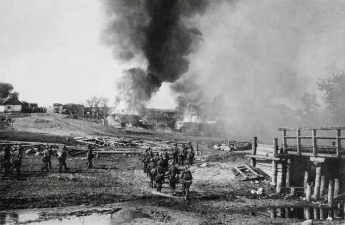 Framed Print : German infantry advancing on a burning village in the Soviet Union (Russia). Summer of 1941, during World War 2. (BSLOC_2014_8_7) Framed Print : German infantry advancing on a burning village in the Soviet Union (Russia). Summer of 1941, during World War 2. (BSLOC_2014_8_7)
