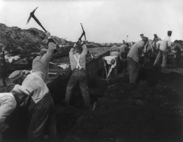 Framed Print : German political prisoners at hard labor in 1935 Framed Print : German political prisoners at hard labor in 1935