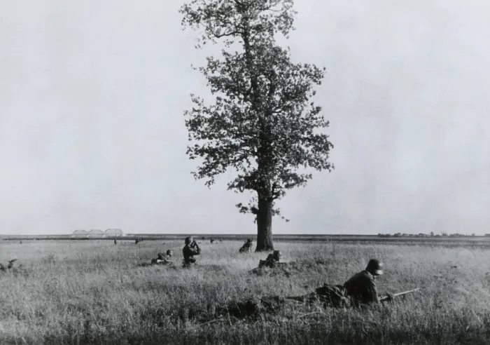 Framed Print : German soldiers advance on Witrunljn, during the Nazi invasion of the Soviet Union (Russia). Summer 1941, World War 2. (BSLOC_2014_8_13)