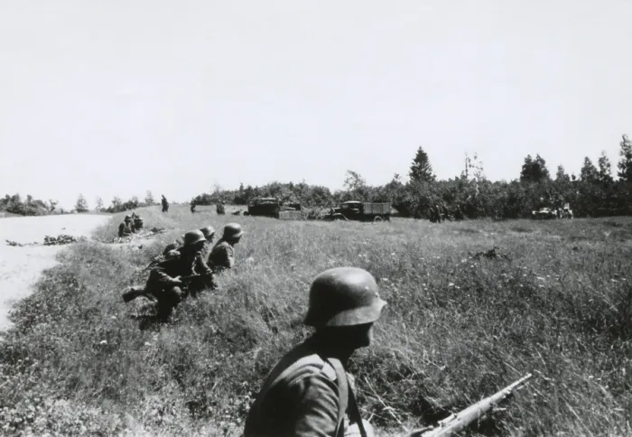 Framed Print : German soldiers at Lubnica, where Soviet (Russian) forces attacked its left flank. Summer 1941, during World War 2. (BSLOC_2014_8_14)