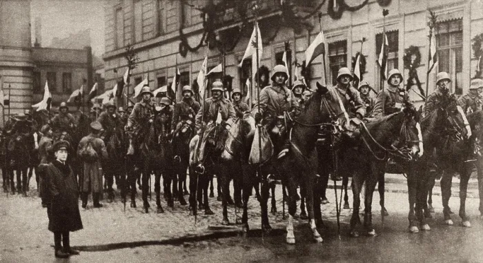 Framed Print : German soldiers welcomed home from the World War 1. 1918. Squadron of Prussian cavalry with decorated flagstaffs standing before Berlin building festooned with wreaths