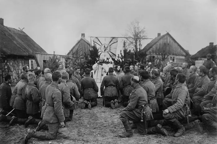 Framed Print : German soldiers worship at Mass before battle. 1914-18. (BSLOC_2013_5_45)