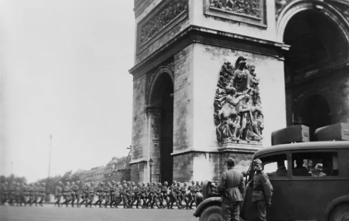 Framed Print : German troops marching around Arc de Triomphe, on the first day to the Nazi occupation of Paris