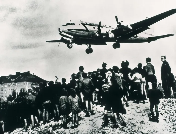 Framed Print : Germany. Airlift over Berlin (June 1949-May 1949). A North American supply plane arrives to the Tempelhof airport, in west Berlin. AISA / Everett Collection**US SALES ONLY** Framed Print : Germany. Airlift over Berlin (June 1949-May 1949). A North American supply plane arrives to the Tempelhof airport, in west Berlin. AISA / Everett Collection**US SALES ONLY**