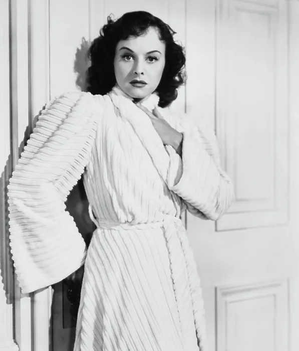 Framed Print : THE GHOST BREAKERS, Paulette Goddard, 1940 Framed Print : THE GHOST BREAKERS, Paulette Goddard, 1940