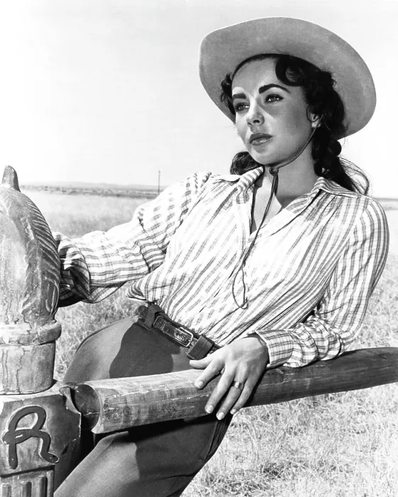 Framed Print : GIANT, Elizabeth Taylor, 1956 Framed Print : GIANT, Elizabeth Taylor, 1956