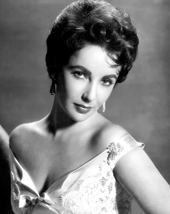 Framed Print : GIANT, Elizabeth Taylor, 1956 Framed Print : GIANT, Elizabeth Taylor, 1956
