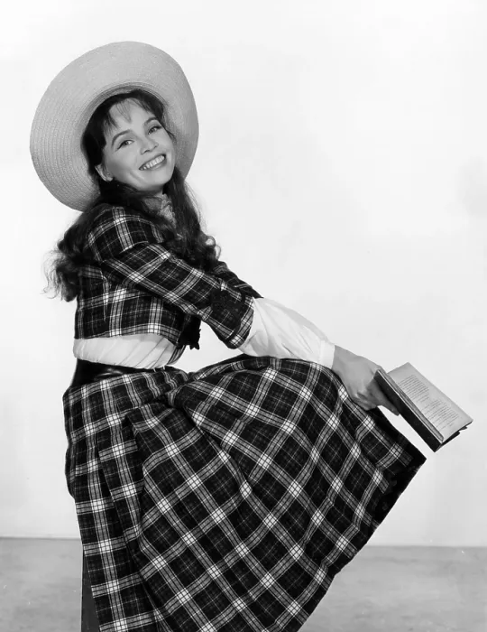 Framed Print : GIGI, Leslie Caron, 1958, portrait