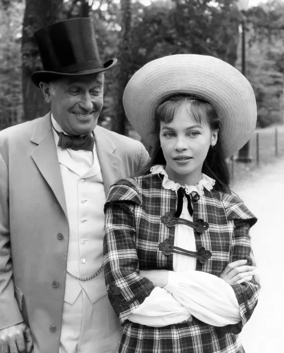 Framed Print : GIGI, Maurice Chevalier, Leslie Caron, 1958