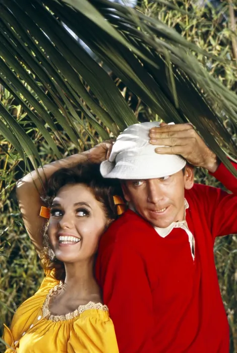 Framed Print : GILLIGAN'S ISLAND, from left: Dawn Wells, Bob Denver, (1964), 1964-1967